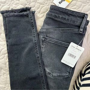 NWT Free People // Size 25 // Black Skinny Jeans